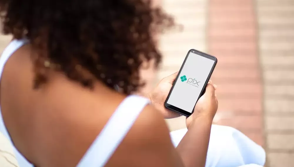 Pix rivaliza com cartão de crédito em preferência no e-commerce