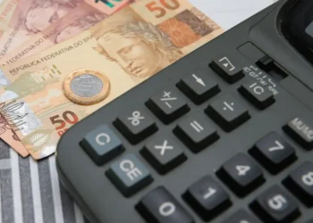 Congresso aprova LDO com superávit de R$ 34 bilhões e salário mínimo de R$ 1.627