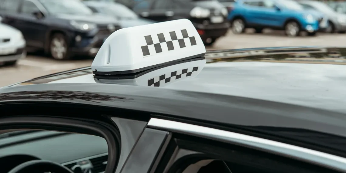 Waymo e Tesla acirram competição por mercado de robo-táxis