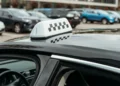 Waymo e Tesla acirram competição por mercado de robo-táxis
