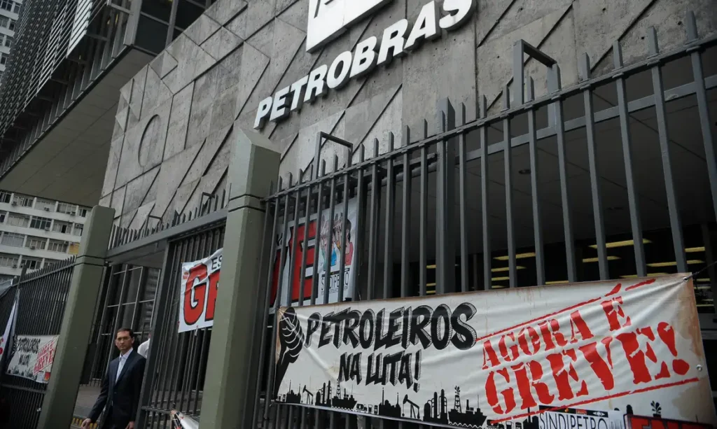 Petrobras oferece IPCA mais 0,5% e acaba com greve dos petroleiros