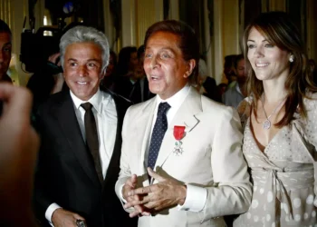 Valentino, estilista e ícone da moda italiana, morre aos 93 anos