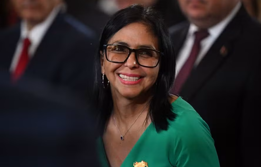 Delcy Rodríguez toma posse como presidente interina da Venezuela