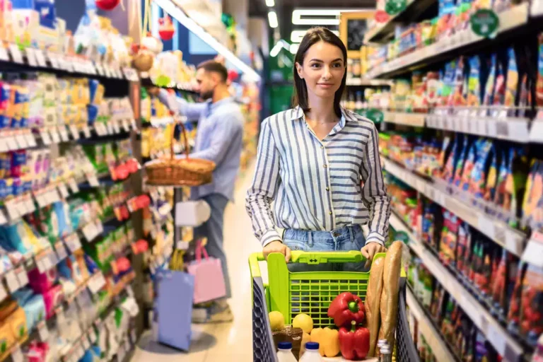 Consumo nos lares brasileiros encerra 2025 em alta de 3,68% ante 2024, aponta Abras