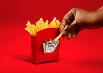 Heinz lança caixa de batata frita com compartimento para ketchup