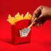Heinz lança caixa de batata frita com compartimento para ketchup