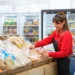 Minimercados resistem à desaceleração e superam média do varejo alimentar em 2025