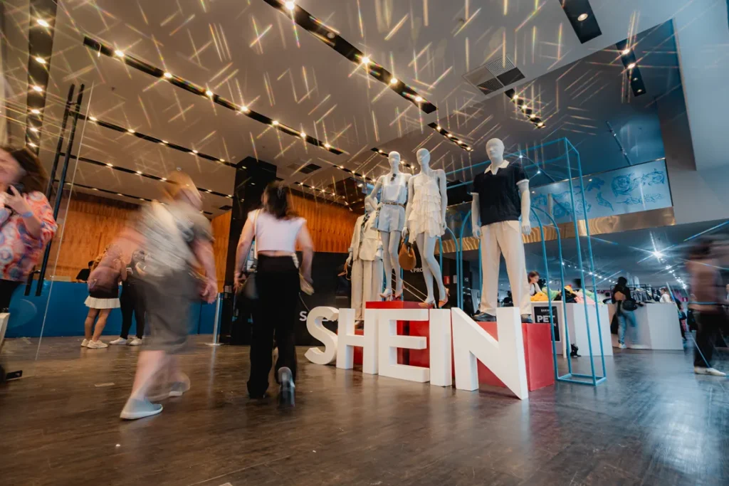 Shein supera 100 mil visitantes em 12 pop-ups no Brasil desde 2022