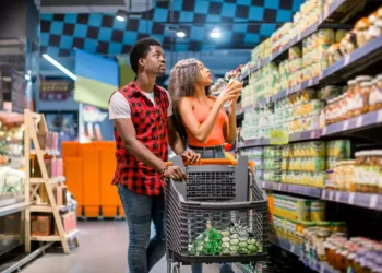 Supermercados vendem menos comida apesar da trégua da inflação