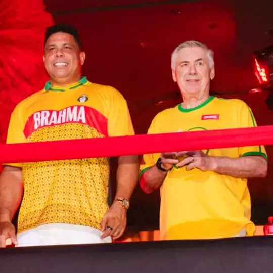 Brahma reúne Ancelotti e Ronaldo no Carnaval e já aquece torcida para a Copa