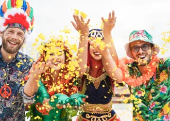Carnaval 2026 deve bater recorde de turistas internacionais e faturar R$ 14,5 bilhões