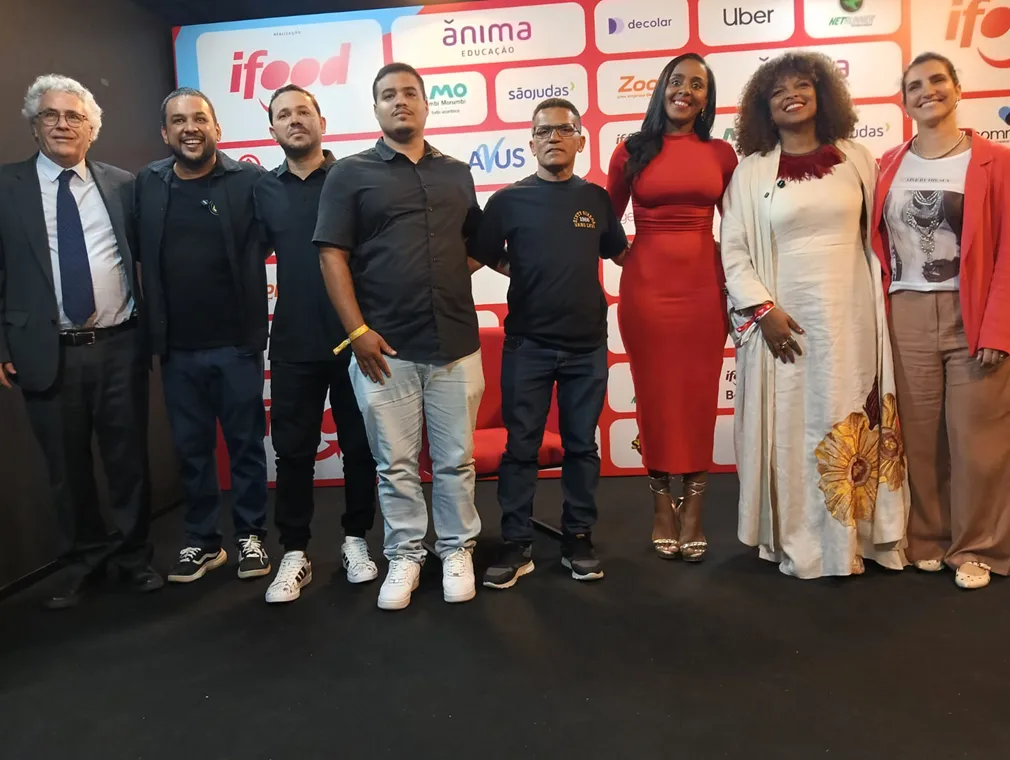 iFood firma parceria com SESI, Ânima e Cogna para ampliar acesso de entregadores à educação