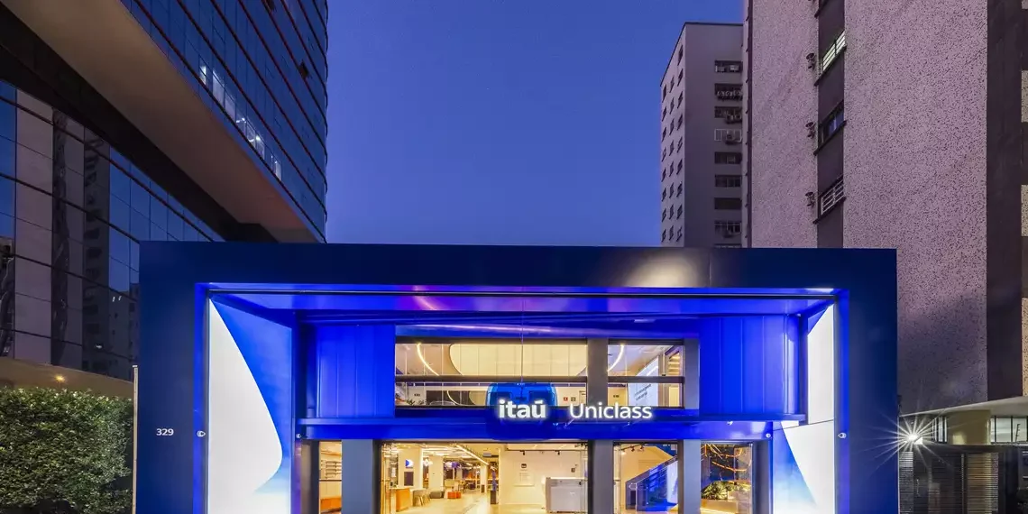 Flagship do Itaú oferece consultoria financeira e experiências imersivas na Avenida Paulista
