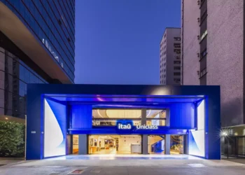 Flagship do Itaú oferece consultoria financeira e experiências imersivas na Avenida Paulista