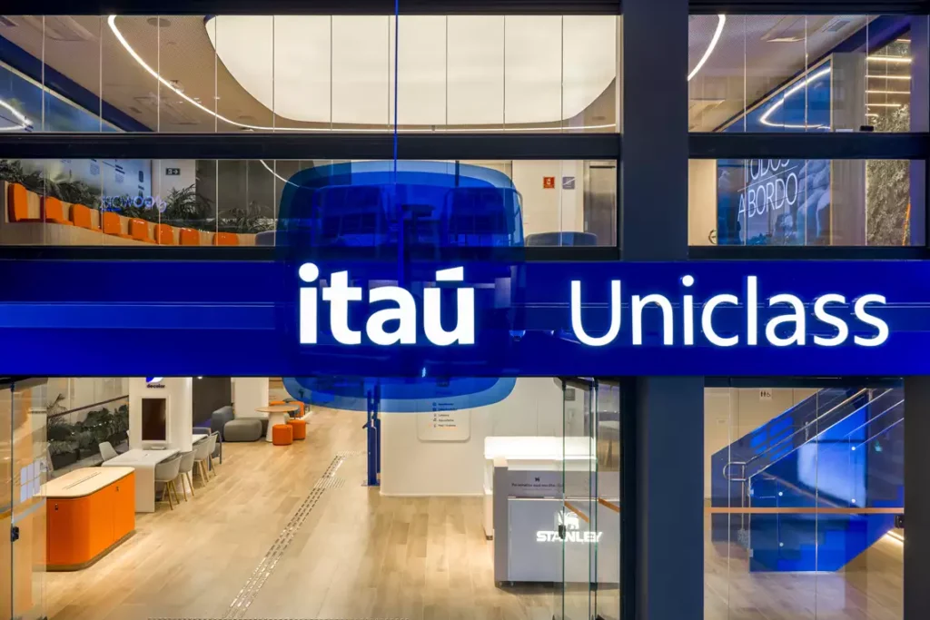 Flagship do Itaú oferece consultoria financeira e experiências imersivas na Avenida Paulista