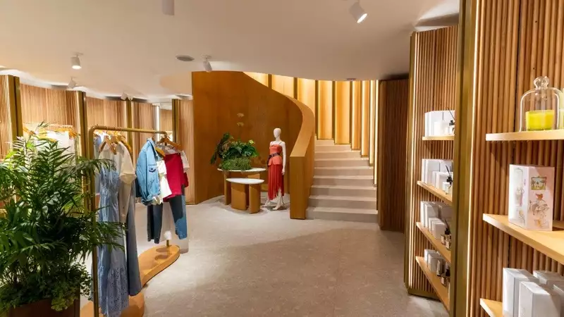Le Lis flagship