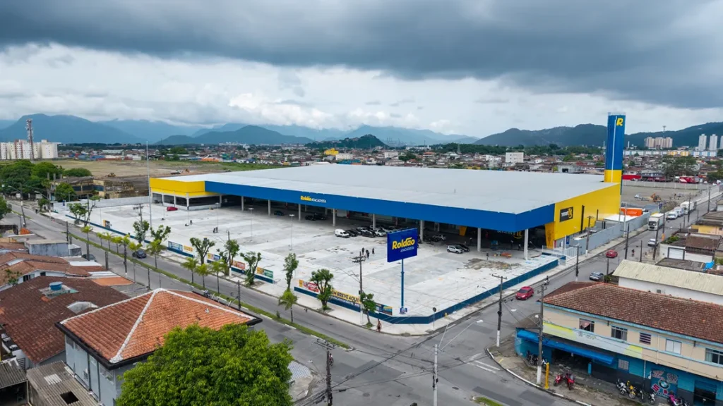 Roldão inaugura maior unidade em São Vicente com empório da BRF e açougue da Marfrig