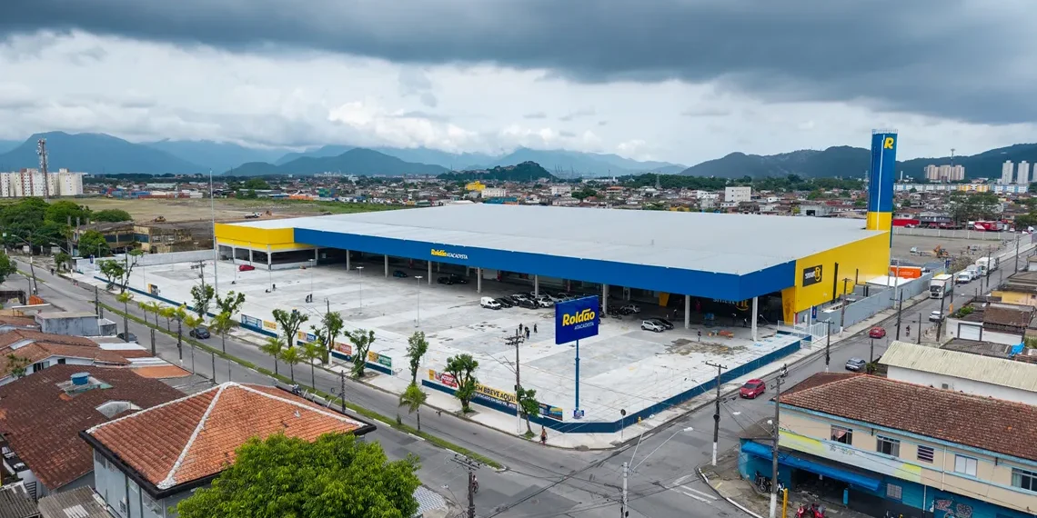 Roldão inaugura maior unidade em São Vicente com empório da BRF e açougue da Marfrig