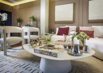 Casa St. James combina showroom, galeria e loja-conceito e amplia atuação no luxo para casa