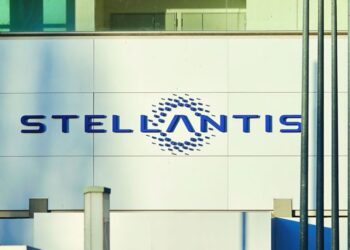 Stellantis mira voltar ao lucro após prejuízo bilionário com carros elétricos