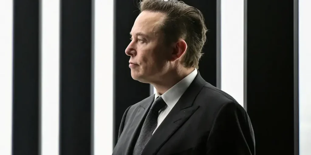 Elon Musk segue como o mais rico do mundo, segundo a Forbes