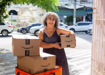 Amazon amplia entregas com PMEs e prevê até R$ 30 mil anuais por parceiro