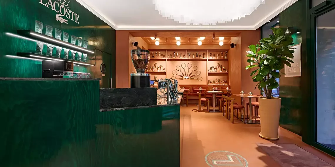 Café Lacoste: grife abre café em Paris e leva seu lifestyle para além da moda