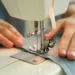 Omo Lavanderia lança serviço de costura para ajustes e reparos de roupas