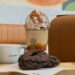 Go Coffee lança cookie e homenageia o cachorro caramelo na Bienal de Arquitetura