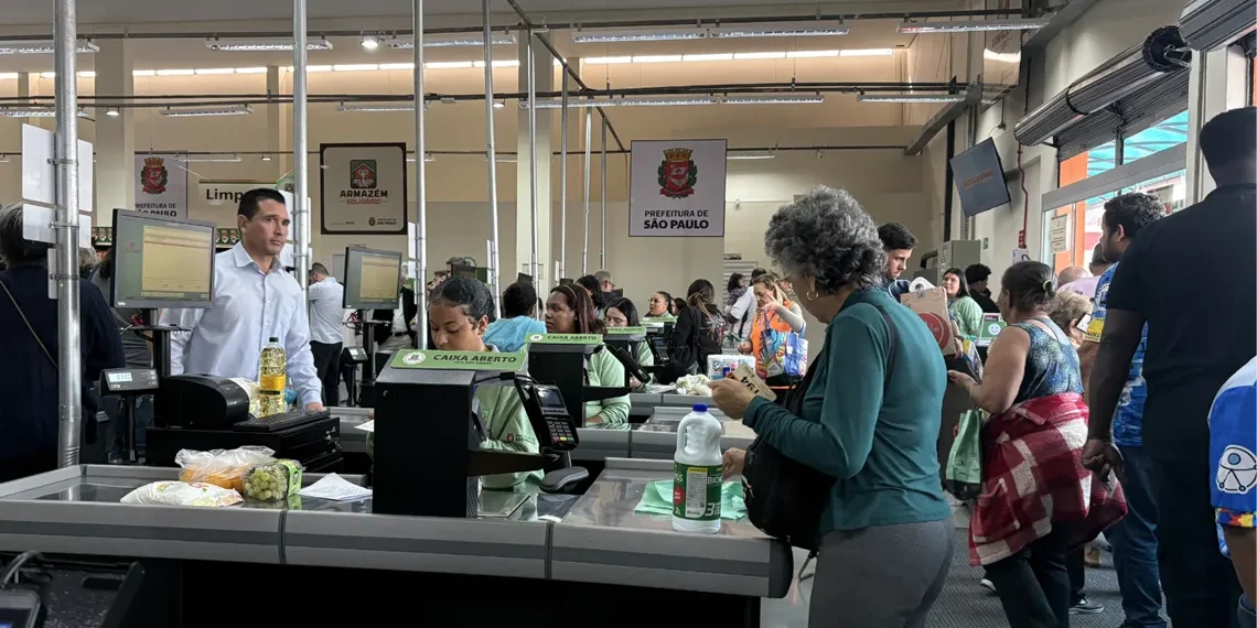 São Paulo opera modelo de supermercado público