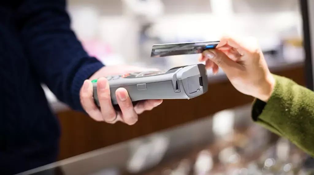 Uso de cartões no Brasil cresce 8,3% e movimenta R$ 1,1 trilhão no 1º trimestre
