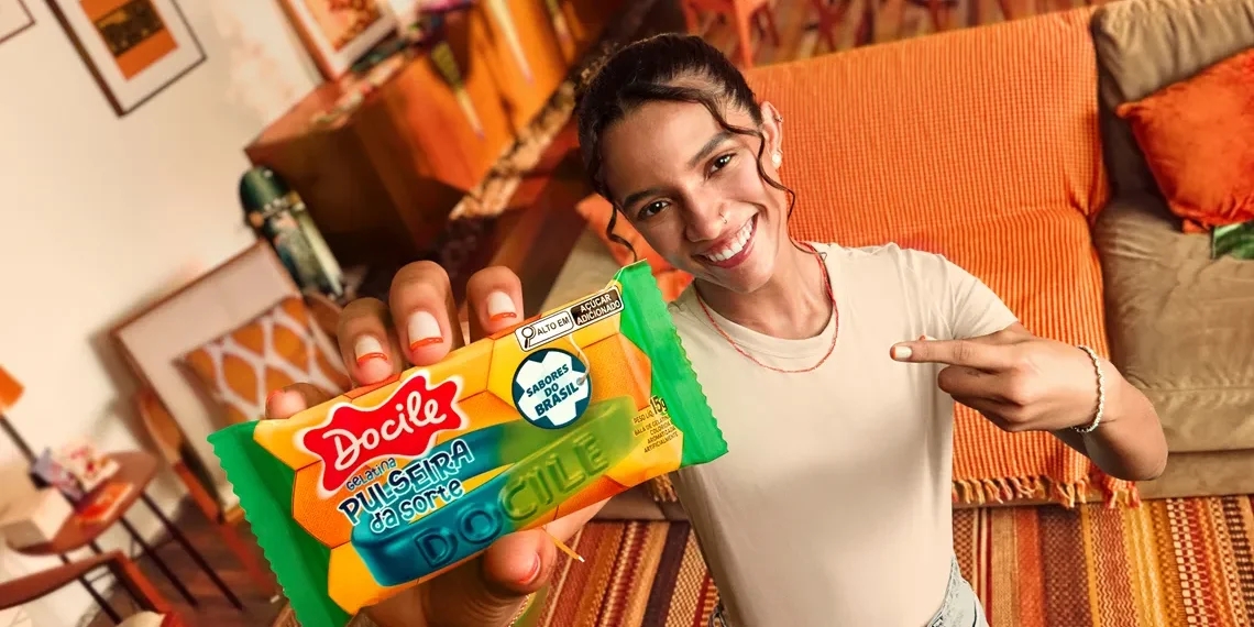 Docile lança pulseiras de gelatina inspiradas na brasilidade