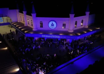 Maior loja de licenciados da Disney no Brasil é inaugurada em Praia Grande