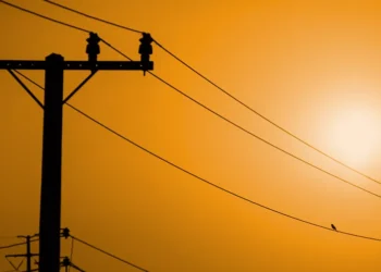 Enel tenta restabelecer energia de imóveis no centro de SP; concessionária culpa Sabesp
