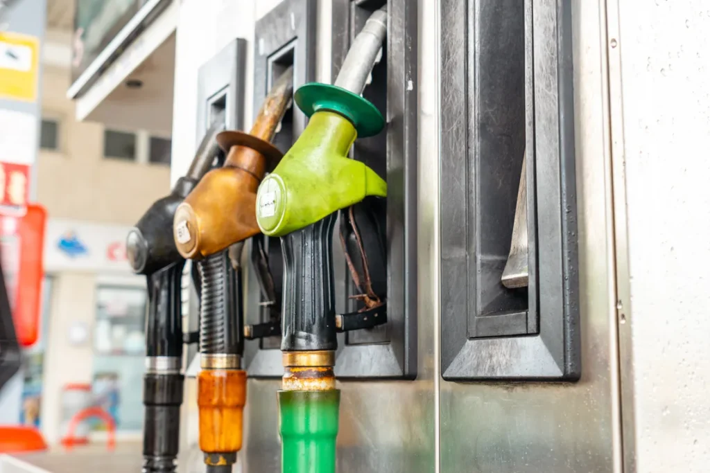 Com mistura de 32% gasolina ficará mais barata e haverá autossuficiência, diz ministro