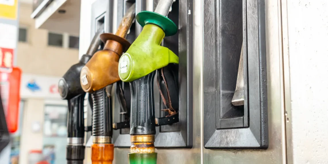 Com mistura de 32% gasolina ficará mais barata e haverá autossuficiência, diz ministro