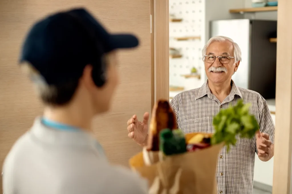 Idosos gastam R$ 725,63 por ano com delivery no interior do País