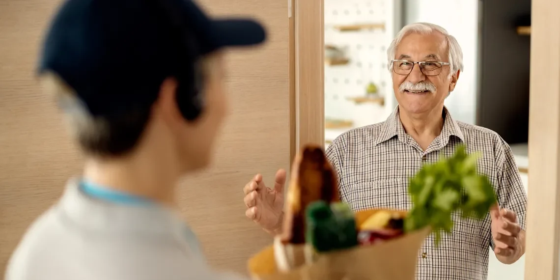 Idosos gastam R$ 725,63 por ano com delivery no interior do País
