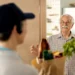 Idosos gastam R$ 725,63 por ano com delivery no interior do País
