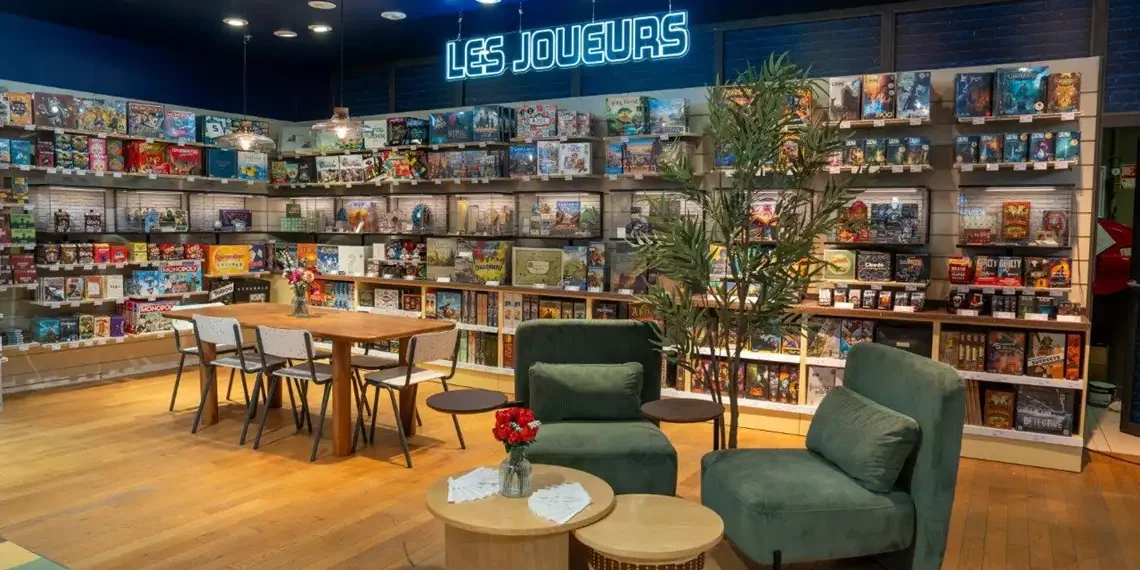 Rede francesa reinventa o varejo de brinquedos com lojas dedicadas a jovens e adultos