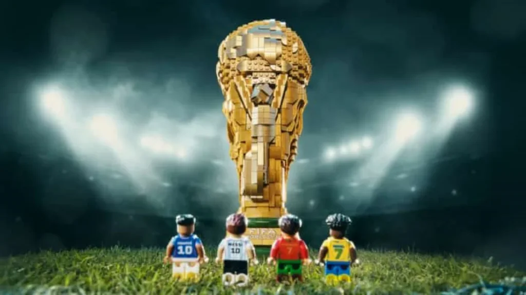 Lego reúne Cristiano Ronaldo, Mbappé, Messi e Vini Jr. em nova linha