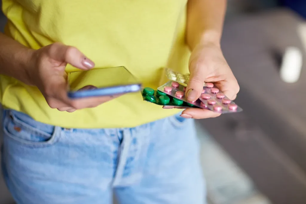 WhatsApp responde por 62% das compras online de medicamentos sem prescrição