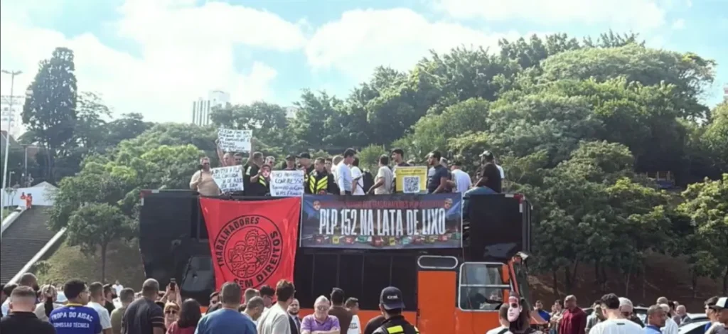 Entregadores e motoristas de app protestam em SP contra a regulamentação