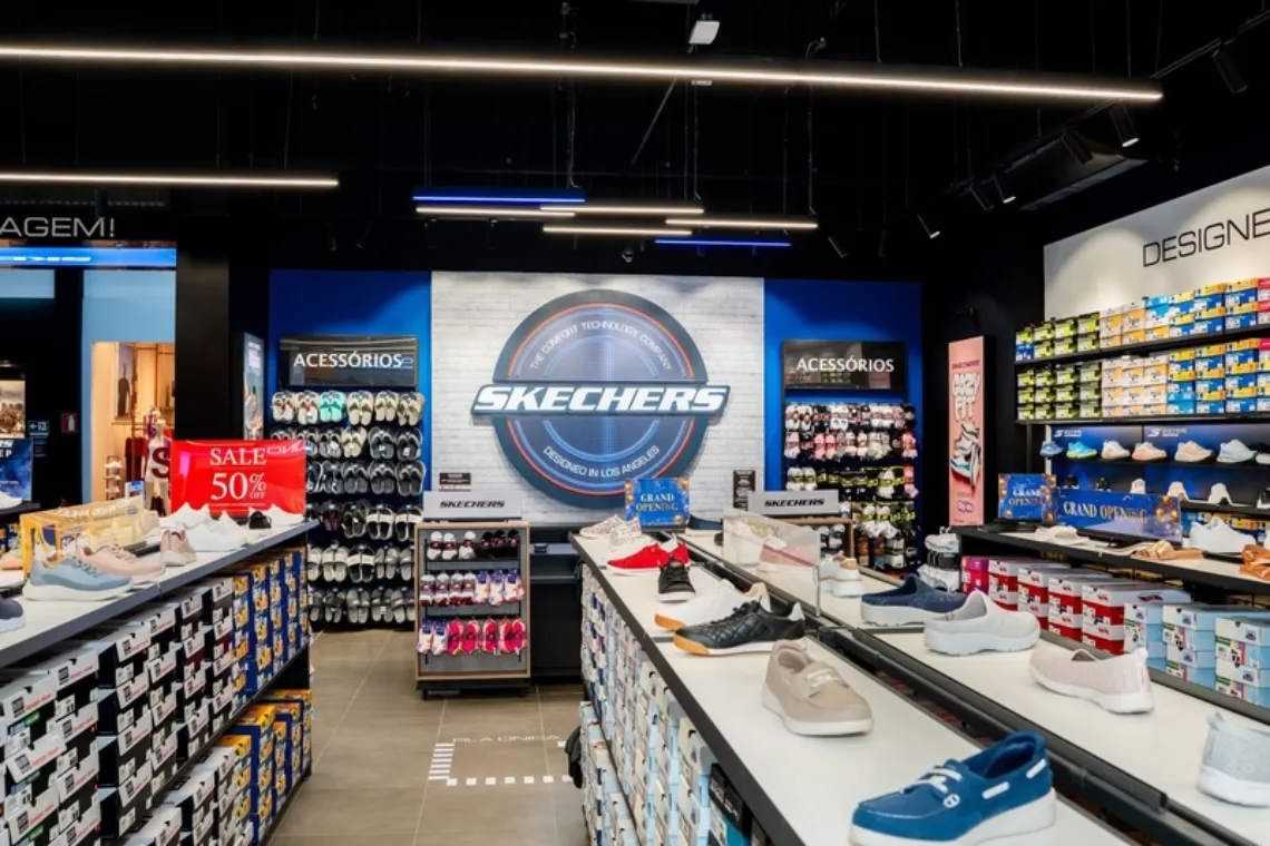 Skechers inaugura primeira loja em Minas Gerais em outlet de Contagem