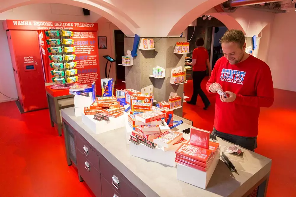 A Tony's Chocolonely e o design que conecta produto, marca e espaço