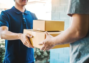 Correios e AliExpress fecham acordo para ampliar logística e rastreamento no Brasil