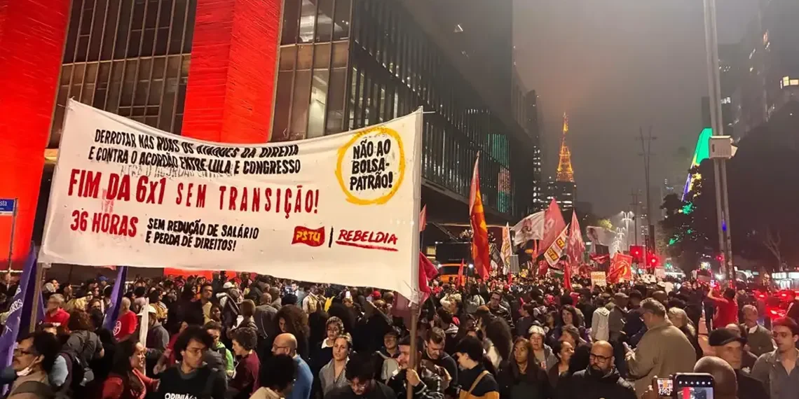 Ato na Avenida Paulista pede fim da escala 6x1