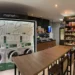 ede mira apartamentos compactos e quer transformar condomínios em hubs de serviços integrados, com lavanderias conectadas aos minimercados autônomos.