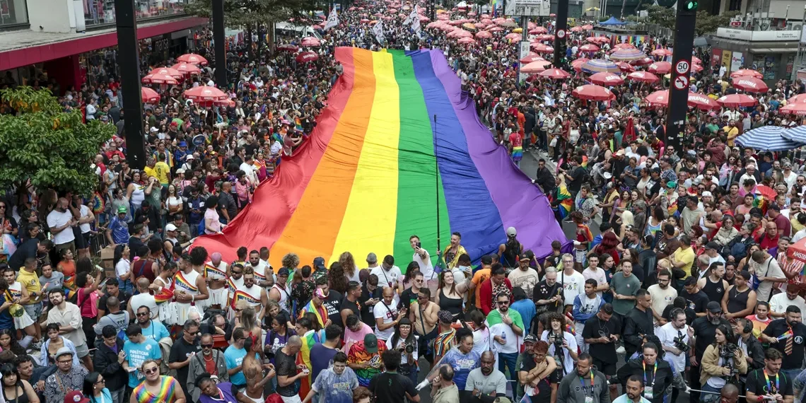 Com queda no patrocínio da Parada do Orgulho LGBT+, comércio paulista deve cair 15%