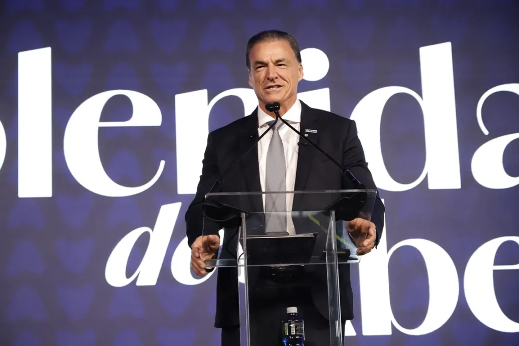 Presidente da Abras declara apoio à escala 5x2